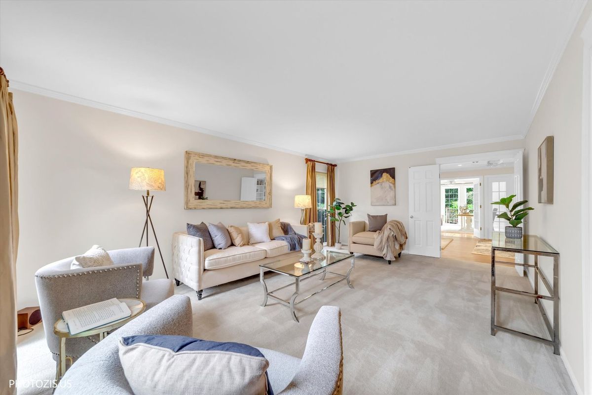 2440 The Strand, Northbrook, IL 60062