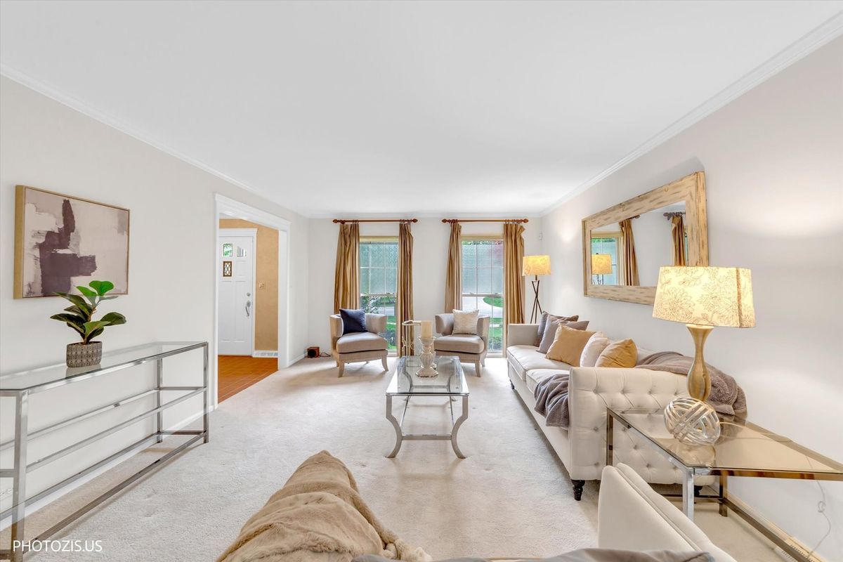 2440 The Strand, Northbrook, IL 60062