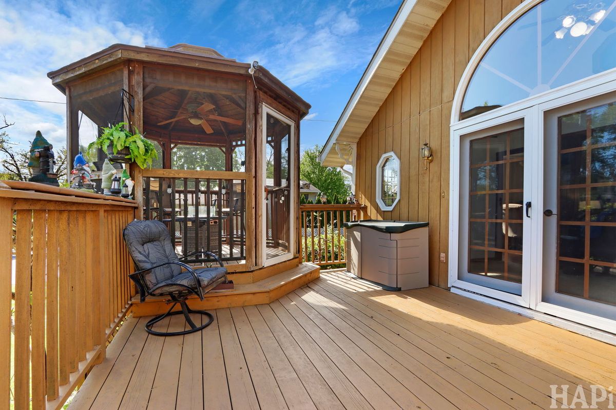 25050 W Forest Drive, Lake Villa, IL 60046