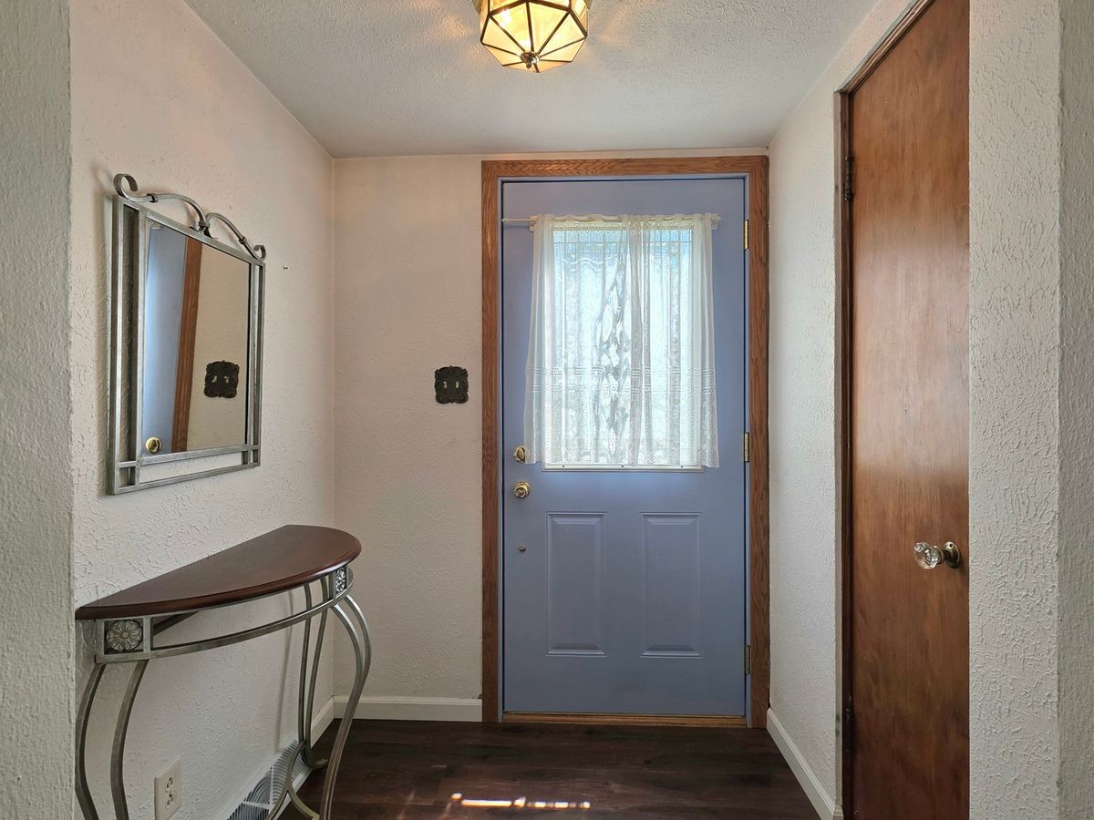 1609 N Hickory Street, Crest Hill, IL 60403