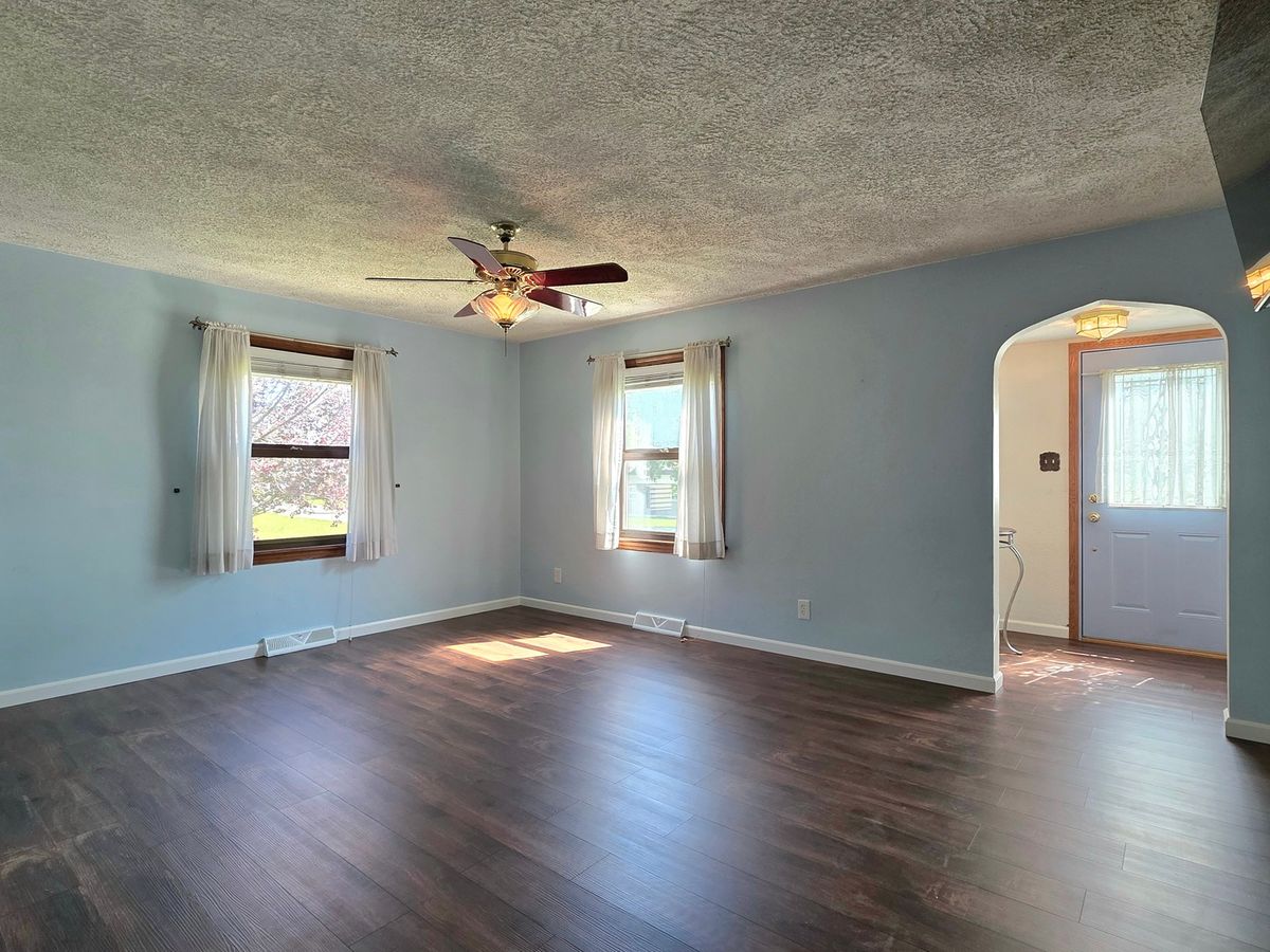 1609 N Hickory Street, Crest Hill, IL 60403