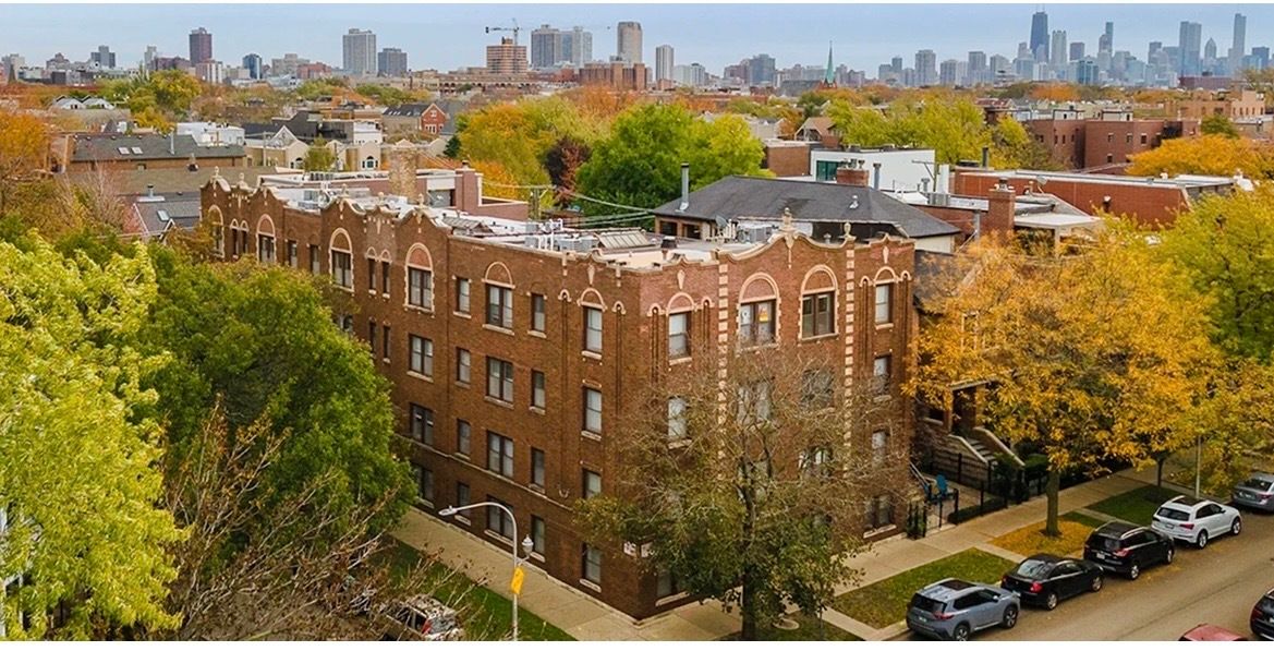3323 N Lakewood Avenue #2 — Chicago, IL 60657
