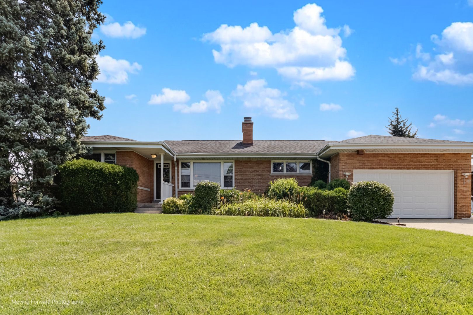 125 N Oak Leaf Drive — Addison, IL 60101