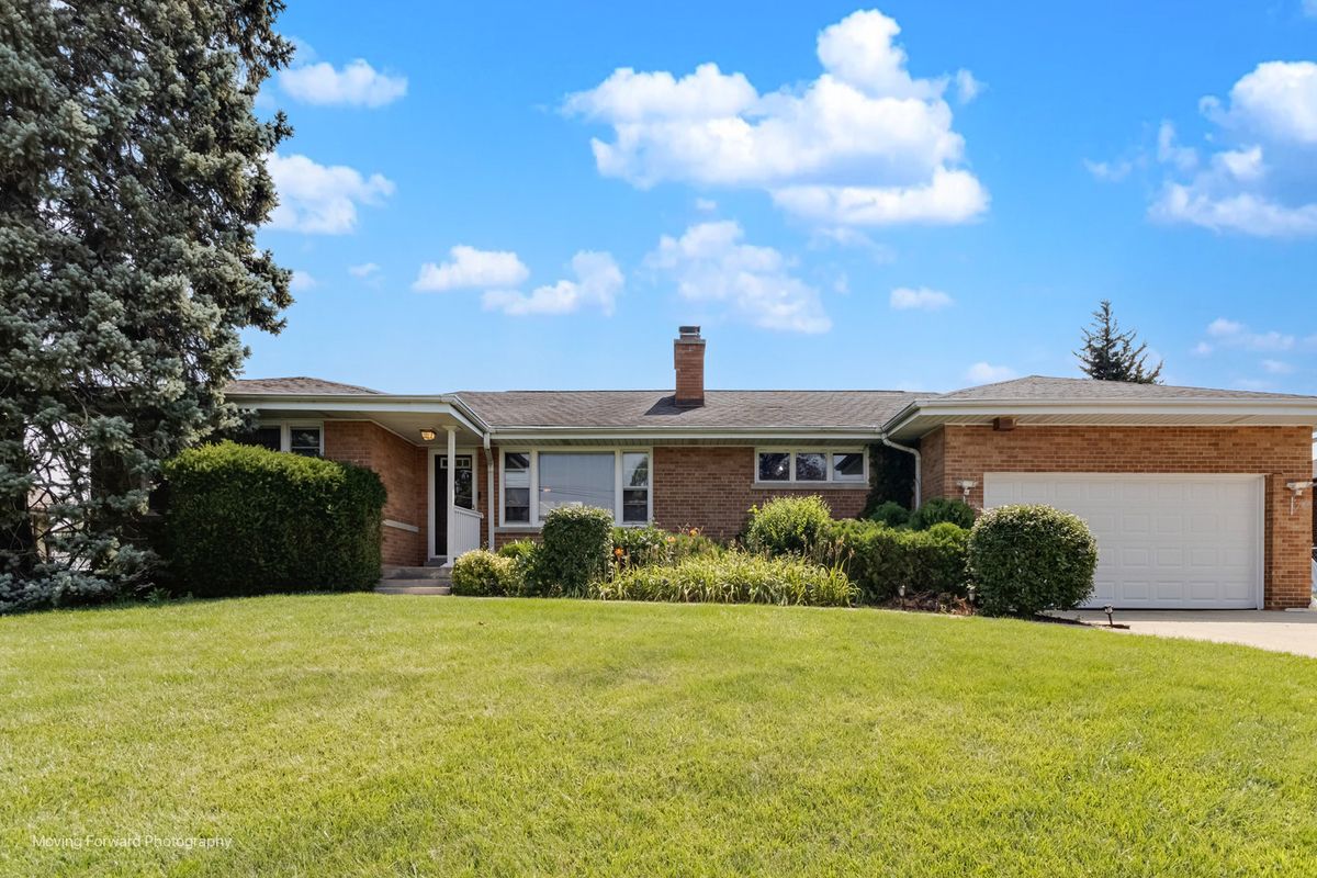 125 Oak Leaf Drive, Addison, IL 60101