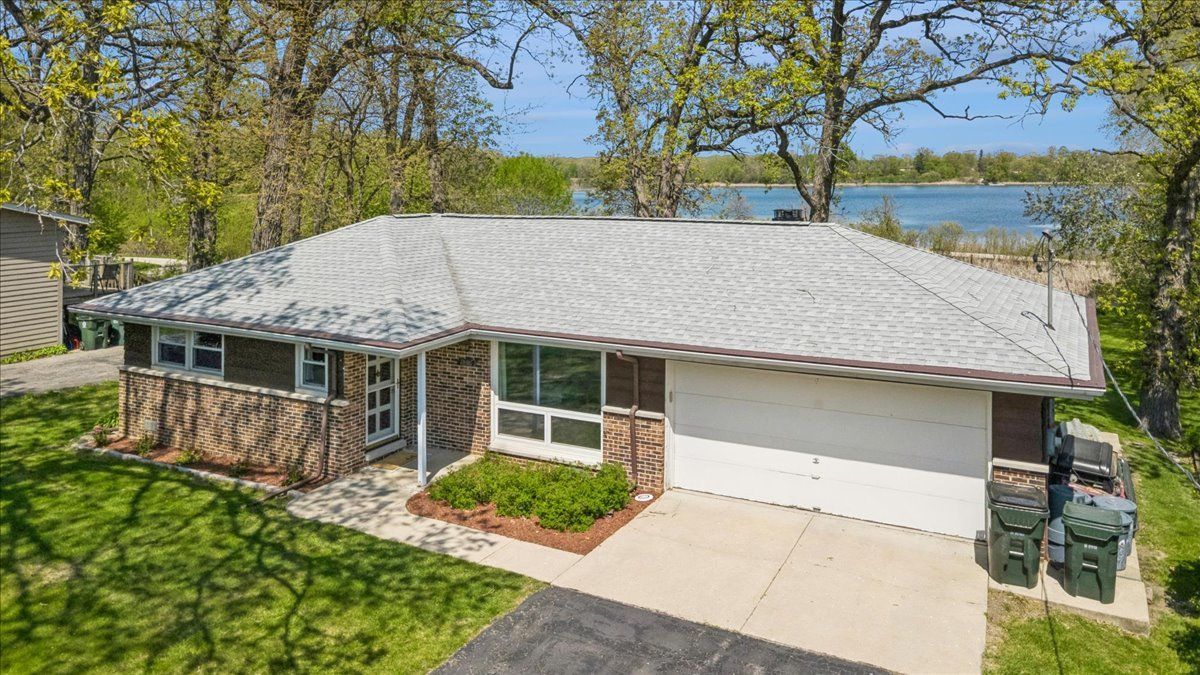 1806 Hazelwood Drive — Lindenhurst, IL 60046