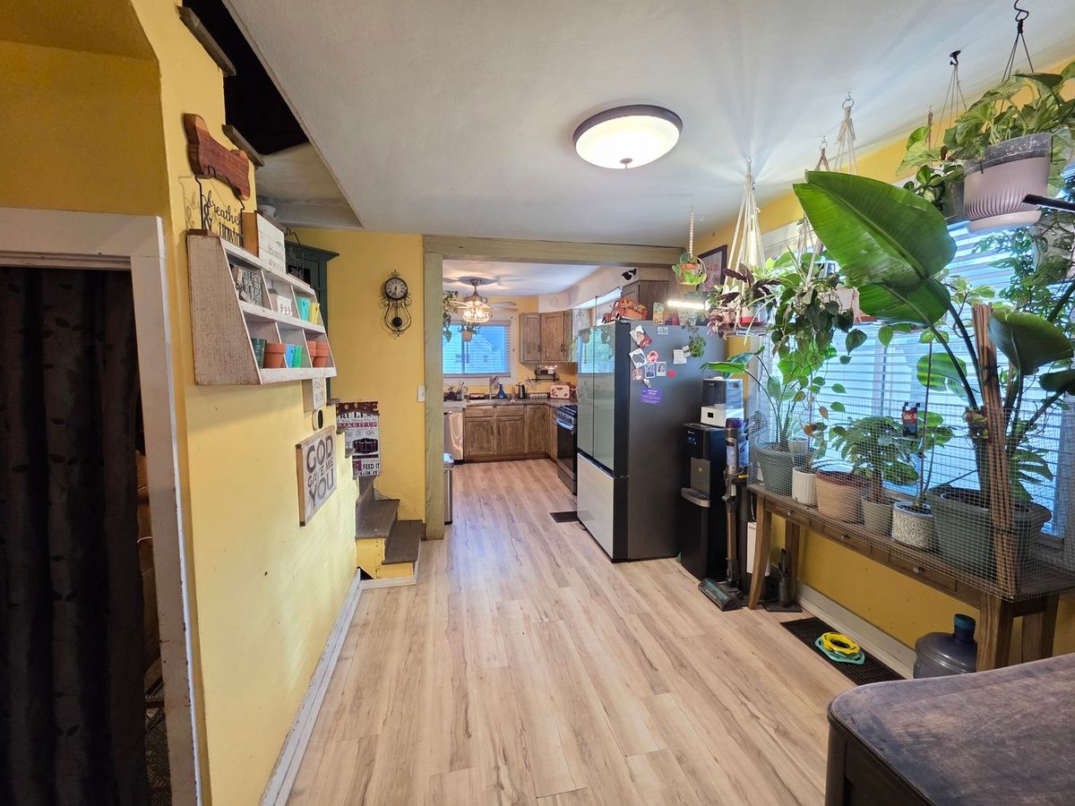 904 E Macon Street, Clinton, IL 61727