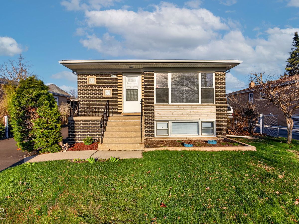 10643 83rd Avenue, Palos Hills, IL 60465
