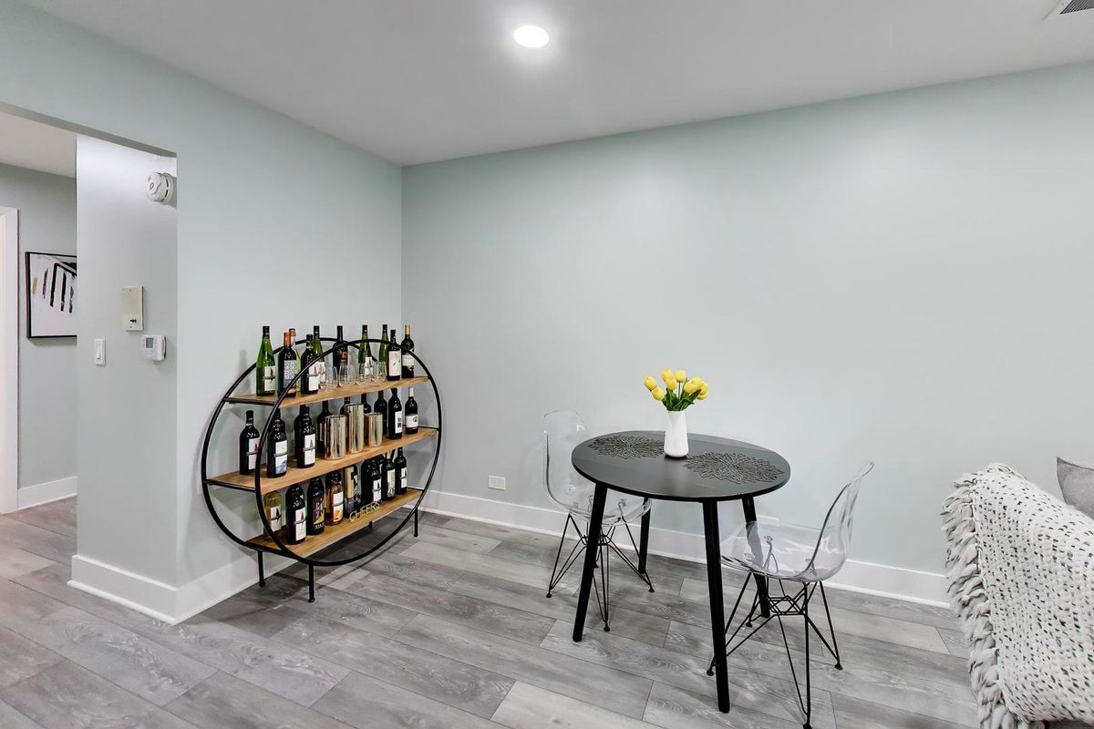 1520 Stonebridge Trail #2-1, Wheaton, IL 60189