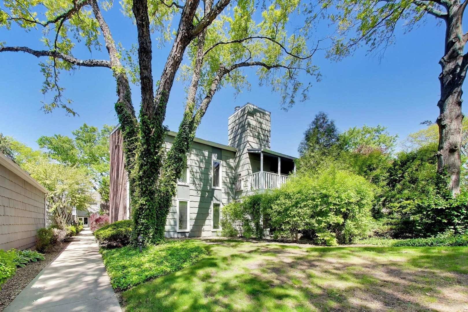 1520 Stonebridge Trail #2-1 — Wheaton, IL 60189
