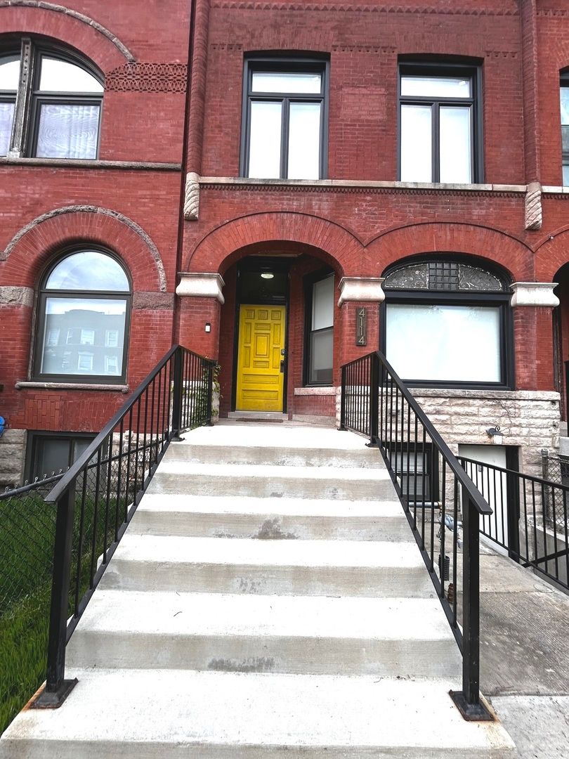 4114 S Ellis Avenue — Chicago, IL 60653