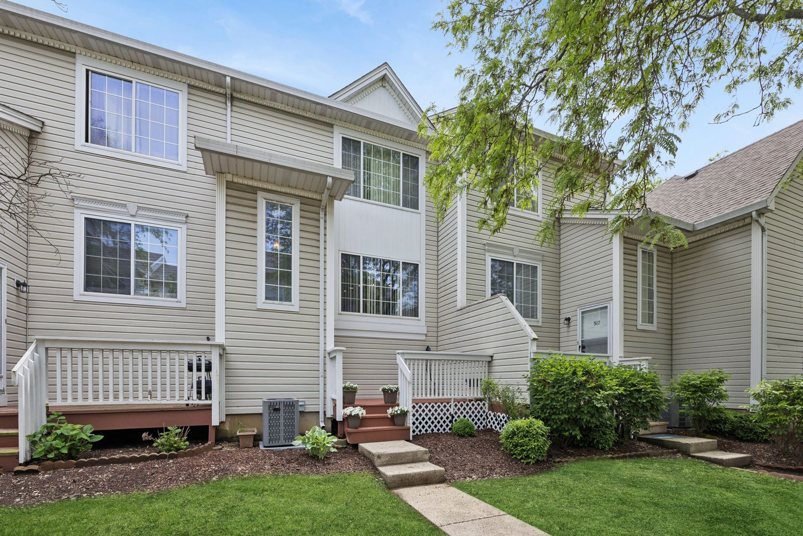 313 Candlelight Court — Bolingbrook, IL 60440
