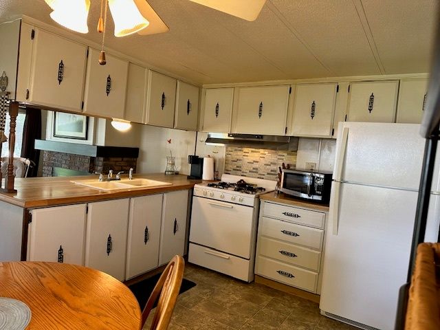 9 Hickory Lane, Sandwich, IL 60548