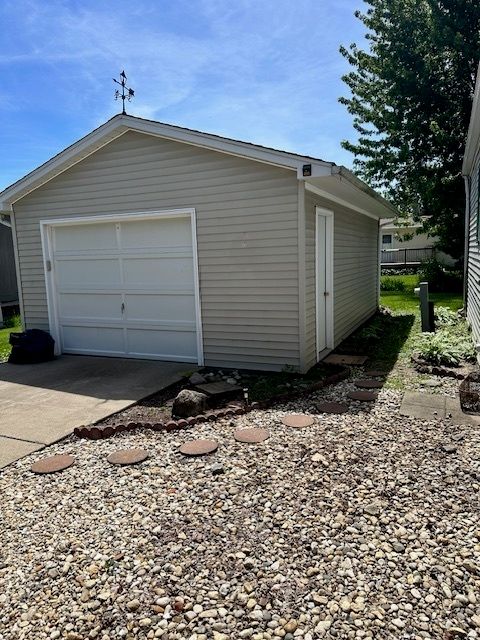 9 Hickory Lane, Sandwich, IL 60548