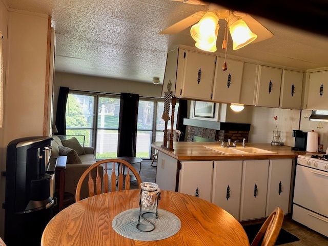 9 Hickory Lane, Sandwich, IL 60548