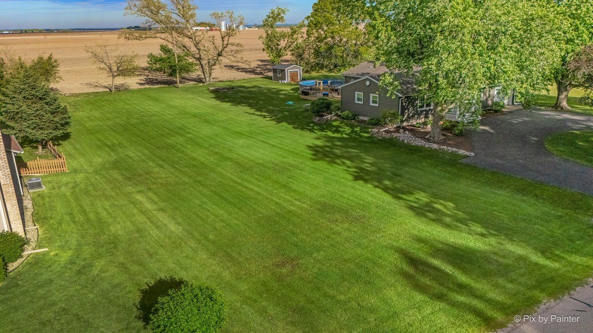 742 Cynthia Drive — Lake Holiday, IL 60548
