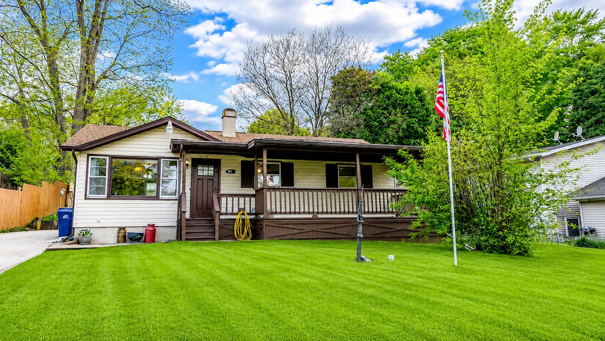 33022 John Mogg Road, Grayslake, IL 60030