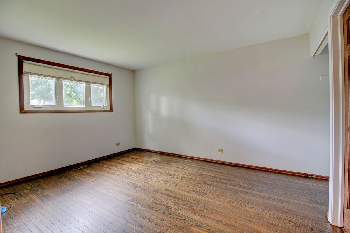 2266 Durham Drive, Wheaton, IL 60189