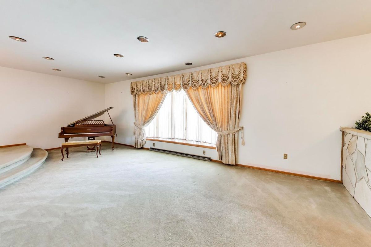 20 N Carbon Hill Road, Coal City, IL 60416