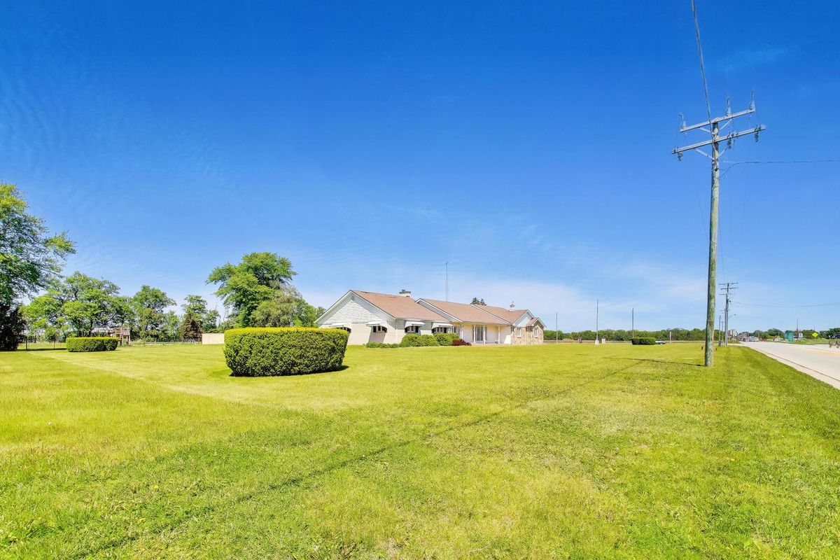 20 N Carbon Hill Road, Coal City, IL 60416