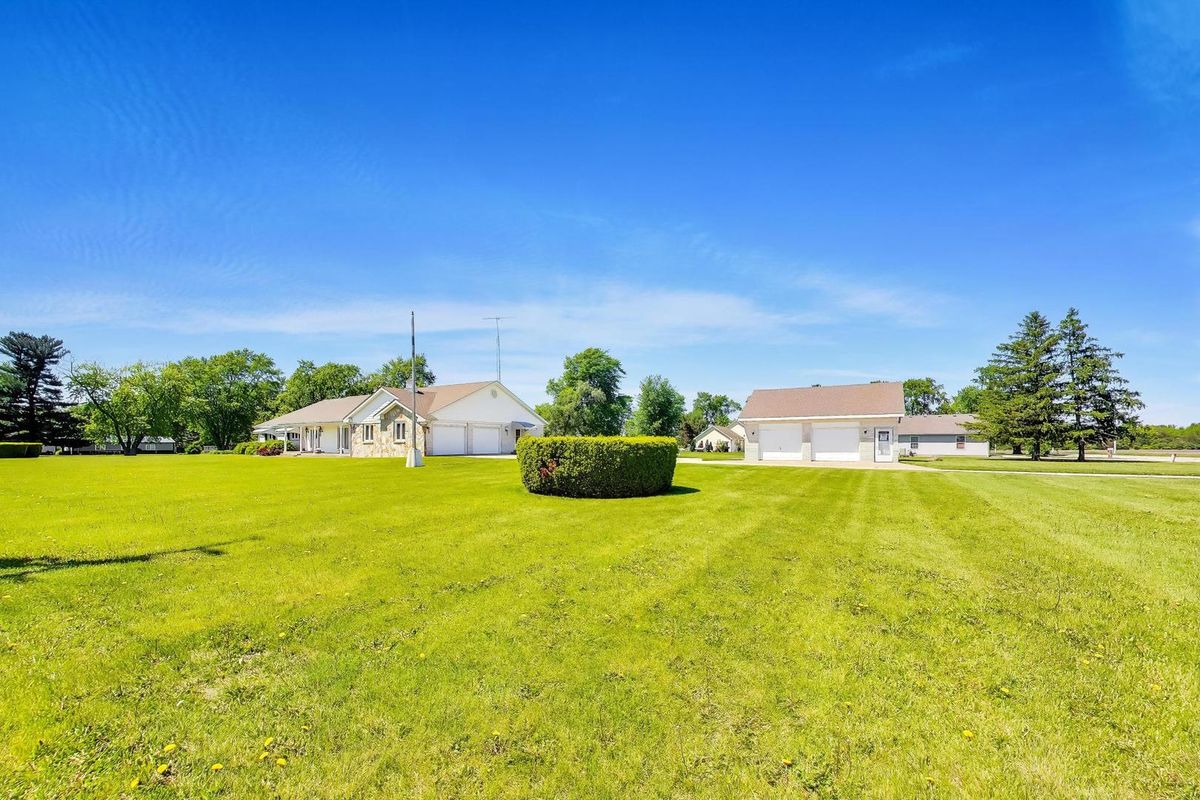 20 N Carbon Hill Road, Coal City, IL 60416