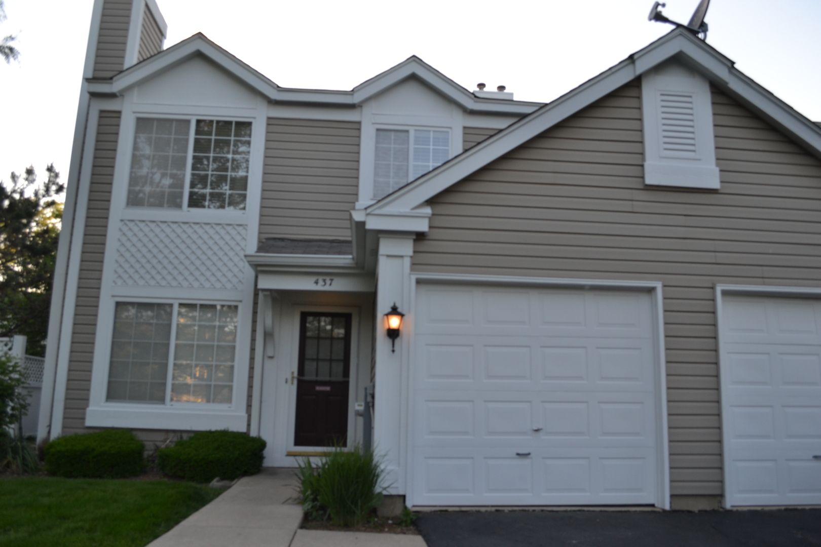 437 Valley Forge Court #2 — Aurora, IL 60504
