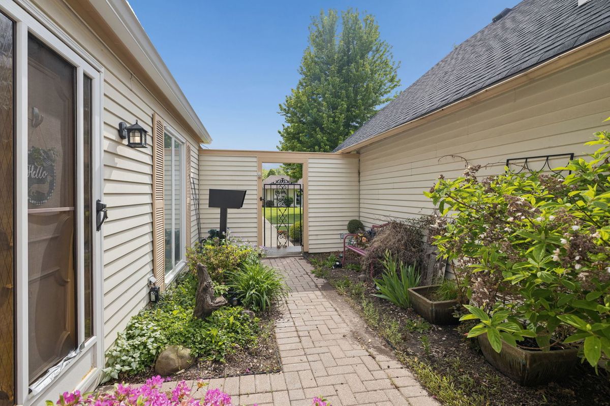135 Garden Drive #135, Montgomery, IL 60538