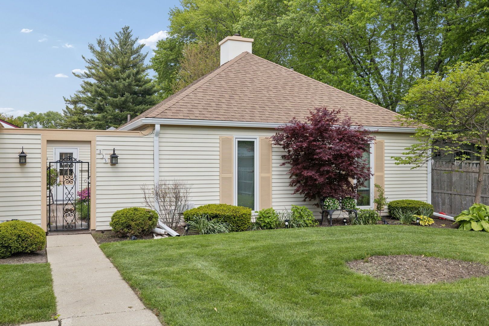 135 Garden Drive #135 — Montgomery, IL 60538