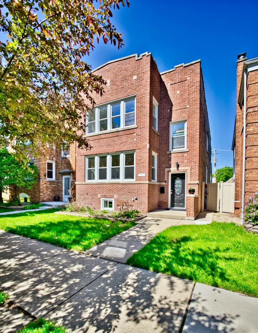 5936 N Melvina Avenue — Chicago, IL 60646