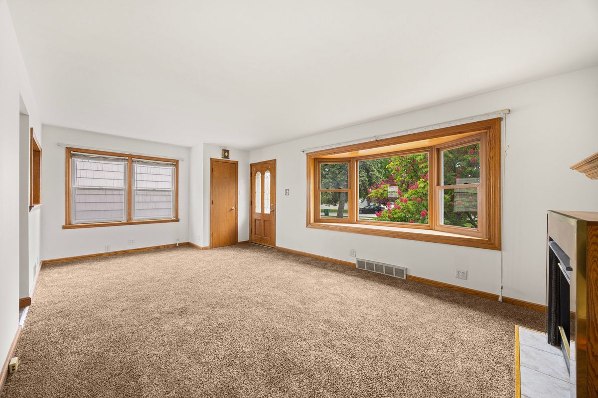 140 W Le Moyne Avenue, Lombard, IL 60148