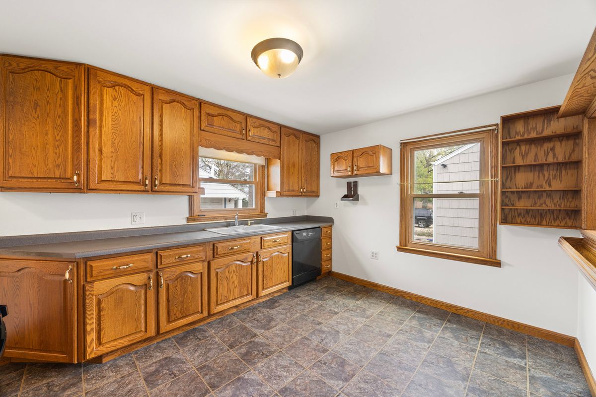 140 W Le Moyne Avenue, Lombard, IL 60148