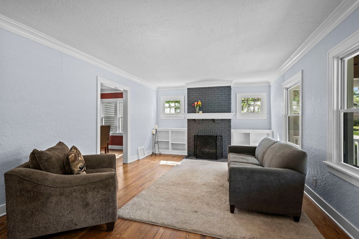 331 E Russell Street, Barrington, IL 60010