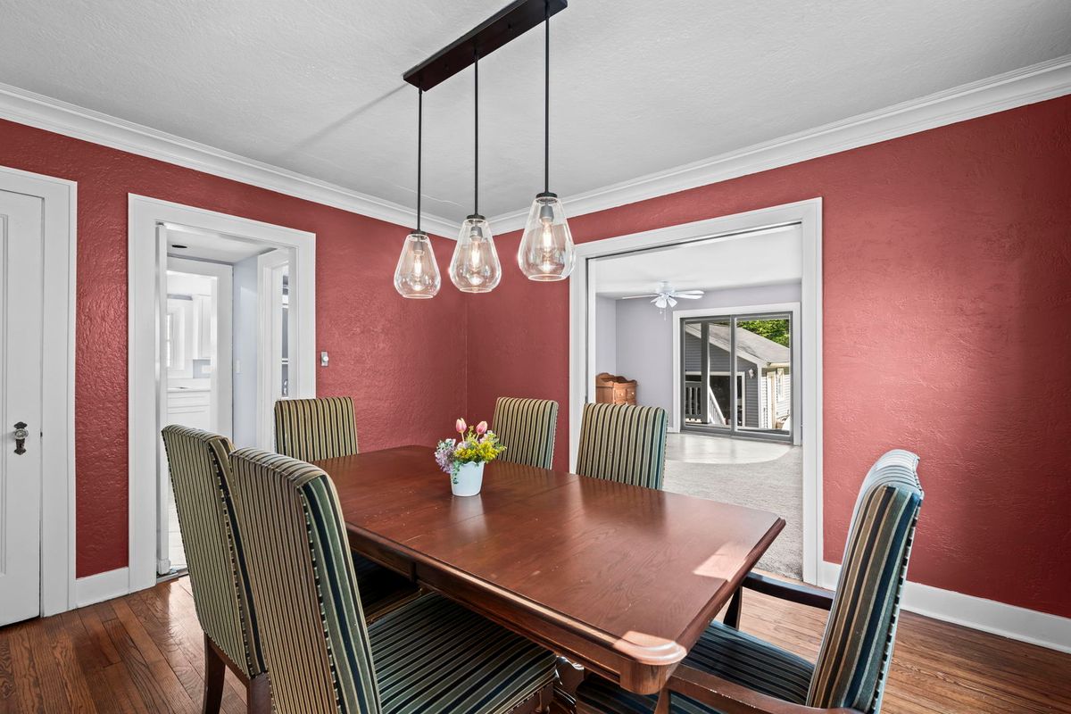 331 E Russell Street, Barrington, IL 60010