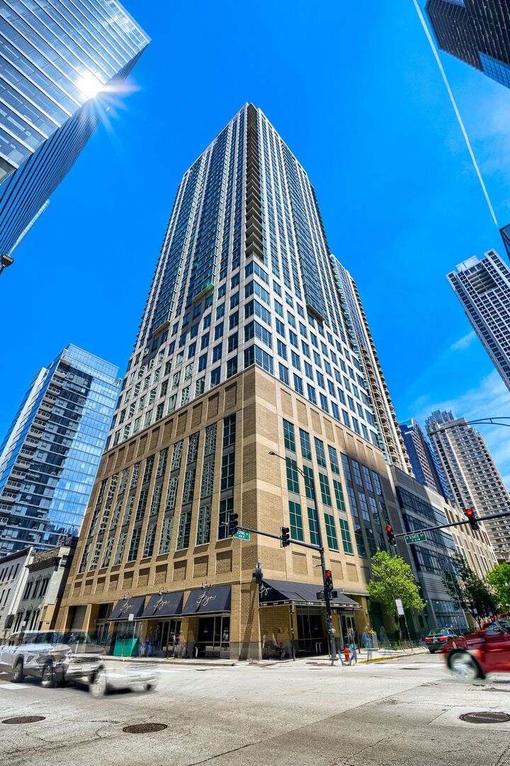 2 E Erie Street #1511 — Chicago, IL 60611