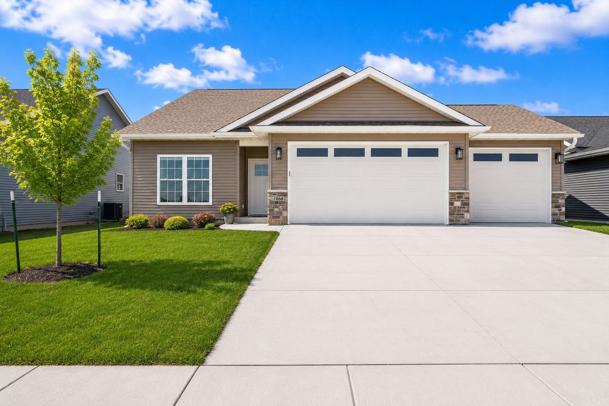 1868 REDBUD Circle, Eldridge, IA 52748