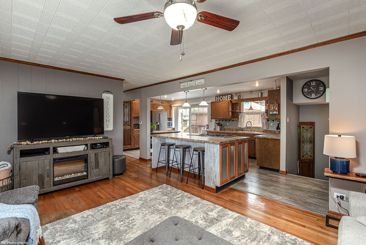 5400 W 83rd Place, Burbank, IL 60459