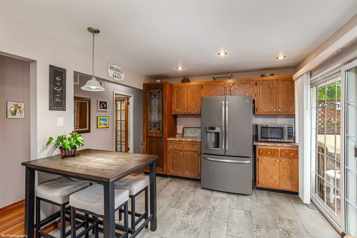 5400 W 83rd Place, Burbank, IL 60459