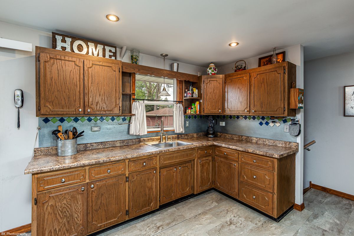 5400 W 83rd Place, Burbank, IL 60459
