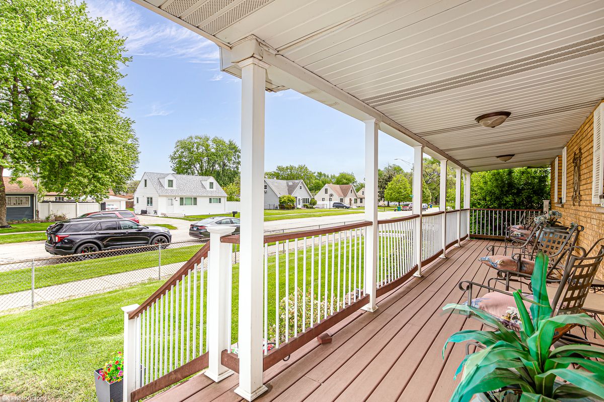 5400 W 83rd Place, Burbank, IL 60459