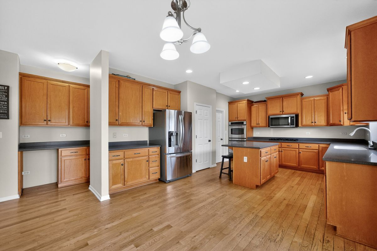 368 Kingsbury Drive, DeKalb, IL 60115