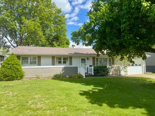 2613 N 11th Street — Clinton, IA 52732