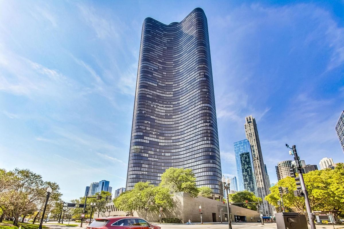 505 Lake Shore Drive, Chicago, IL 60611