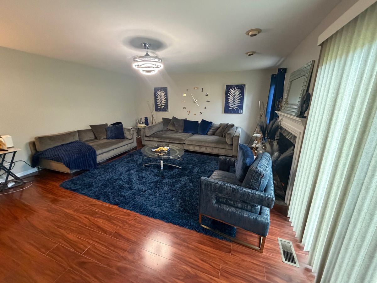 414 Spring Court W, Carpentersville, IL 60110