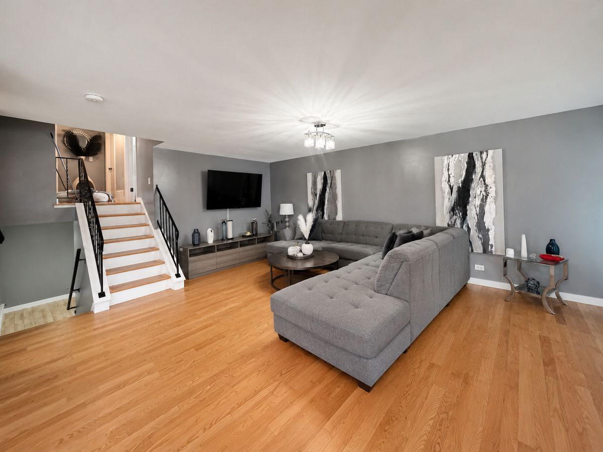 625 Devonshire Drive, Des Plaines, IL 60018