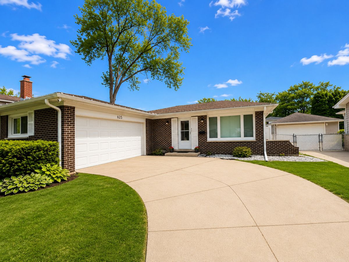 625 Devonshire Drive, Des Plaines, IL 60018