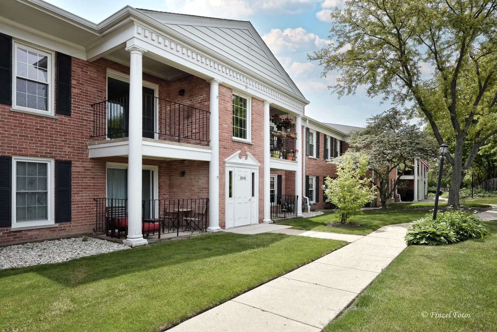 530 Shorely Drive #101 — Barrington, IL 60010