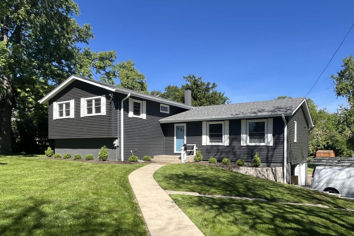 704 Plainfield Road, Downers Grove, IL 60516