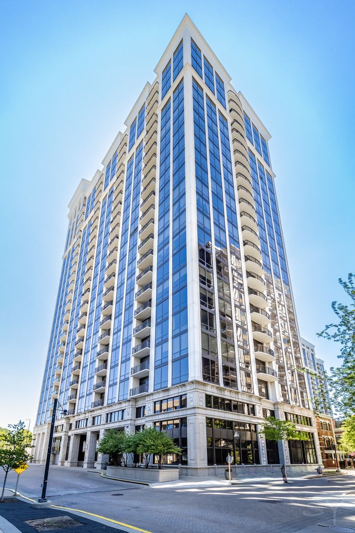 233 13th Street, Chicago, IL 60605