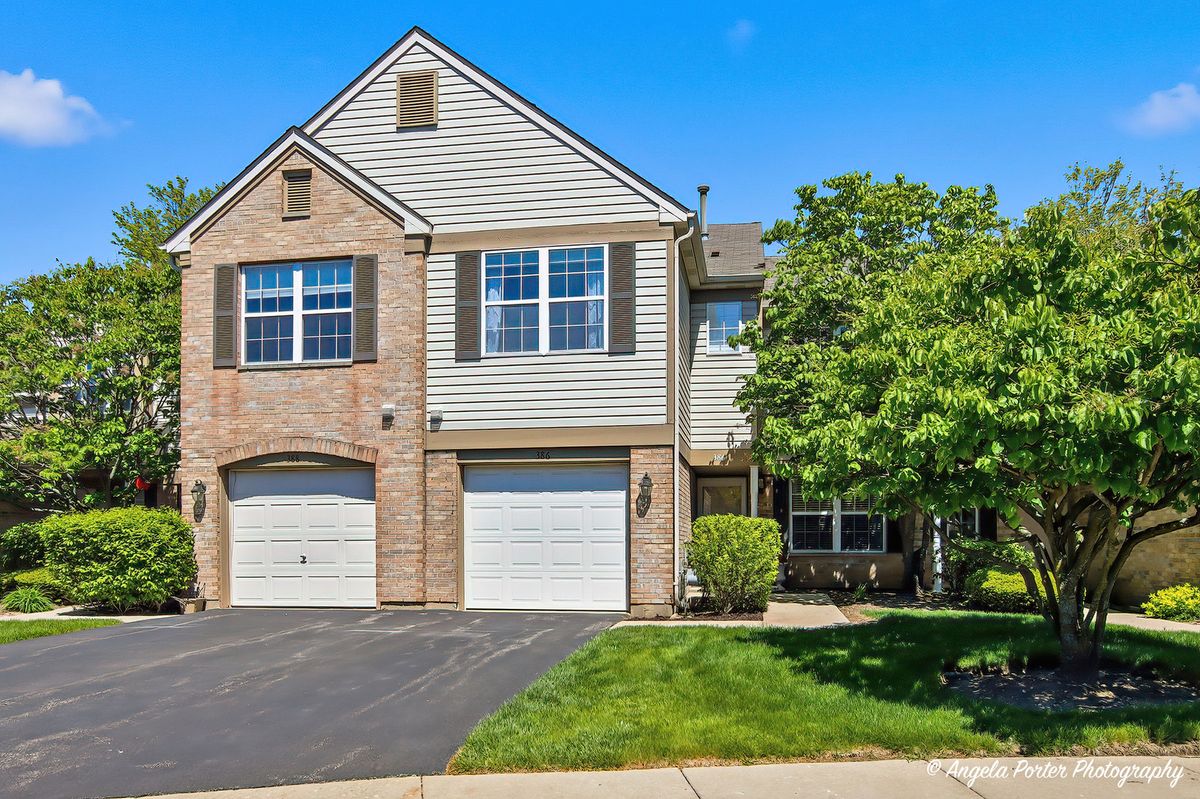 386 Crystal Ridge Drive, Crystal Lake, IL 60012