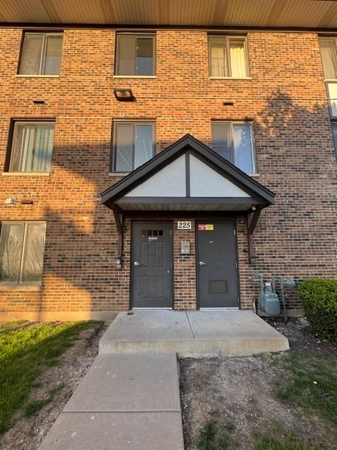 225 Gregory Street, Aurora, IL 60504