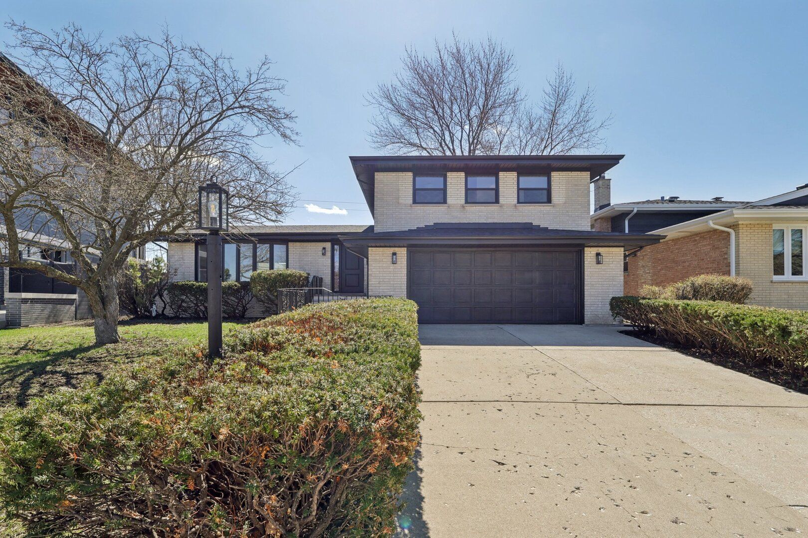 8135 W Rascher Avenue — Chicago, IL 60656
